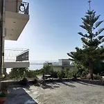 Kamari Apartamento *